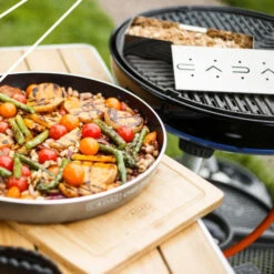 Boite De Fumage Smokerbox Pour Barbecue Cadac Au Charbon Et Au Gaz -Barbecues Boutique 98312v fumoir cadac ambiance1