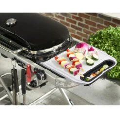Planche à Découper Et De Service Amovible Pour Barbecue Weber Traveler -Barbecues Boutique planche weber plastique recuperateur 3